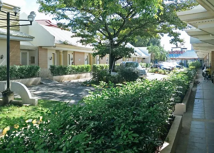 Reddoorz Premium @ Wireless Cebu Hotel 4*