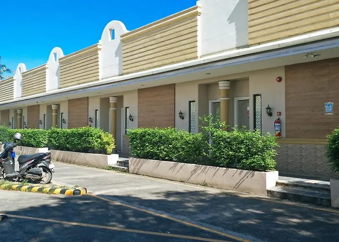 Reddoorz Premium @ Wireless Cebu Hotel 4*