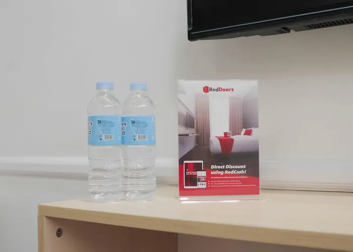Reddoorz Premium @ Wireless Cebu Hotel Mandaue City