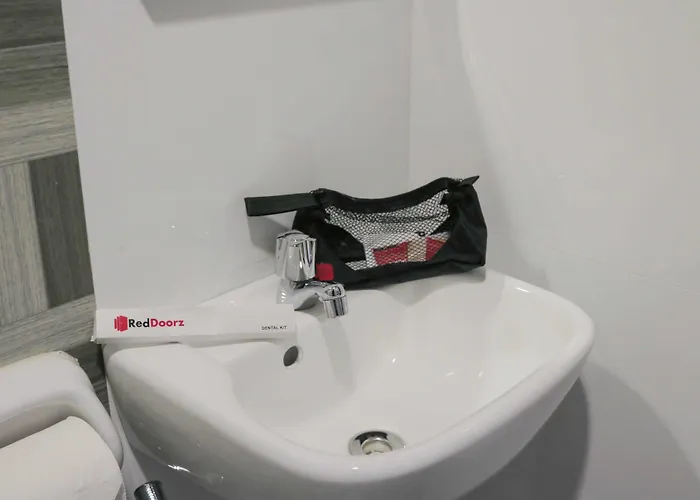 Hotel Reddoorz Premium @ Wireless Cebu 4*
